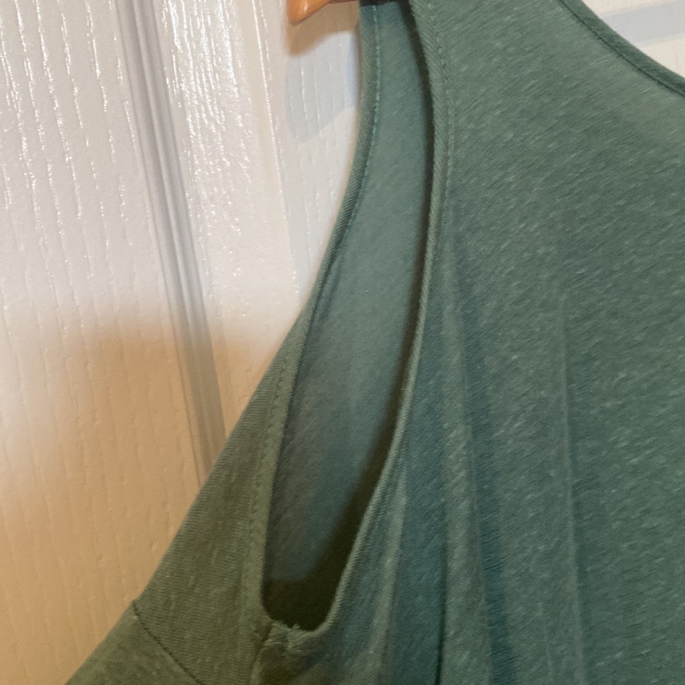 Maitai Sz M Cold shoulder Hilow hem top fits larger - Picture 4 of 5